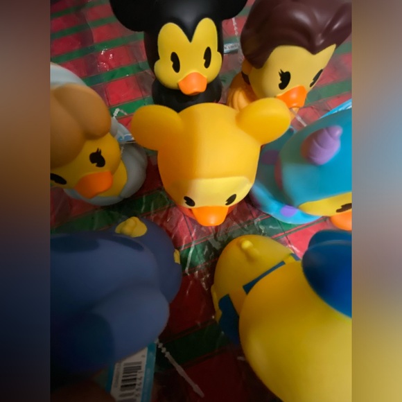 7 DISNEY RUBBER DUCKIES 🐤 - Picture 4 of 5